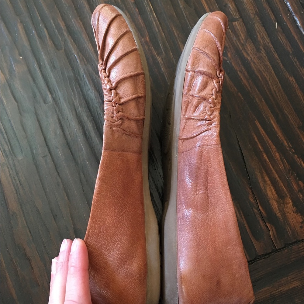 BareTraps Brown Flats